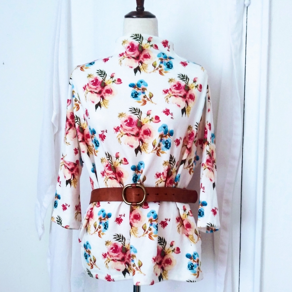 🌞3/$18🌞NWT antique floral rose mock turtleneck